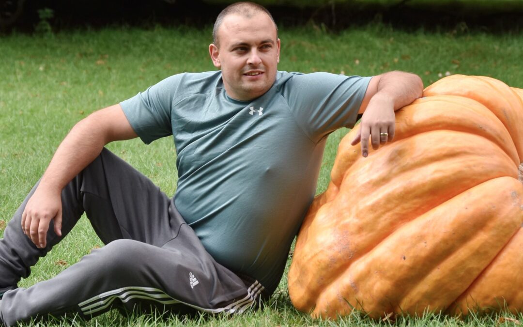 Bumper crowds for show stopping giant veg and incredible floral displays